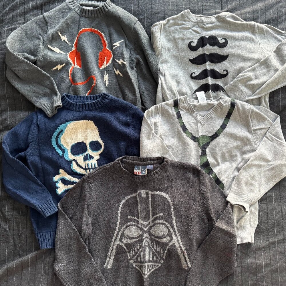 Lof of 5 Sweaters Gap Kids Junk Food Gymboree Old Navy Circo Size Medium